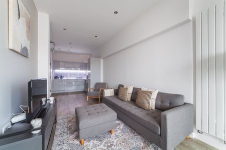 1 Bed Flat, Centric Close, NW1 - Photo 3