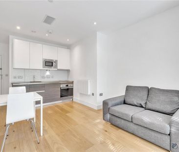 Studio to rent - Photo 1