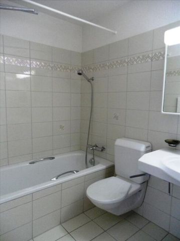 Family at the forefront - Photo 4