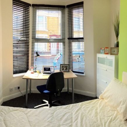 5 Bedroom 2 bathroom STUDENT PROPERTY AVAILABLE 1ST SEPT 2020 - Photo 1