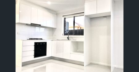 Cute as a Button, Near New and Available Now - Photo 4