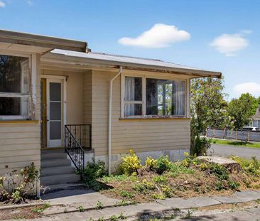 Two Bedroom House For Rent! - Photo 1