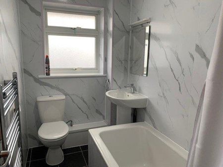 3 bedroom terraced house to rent - Photo 5