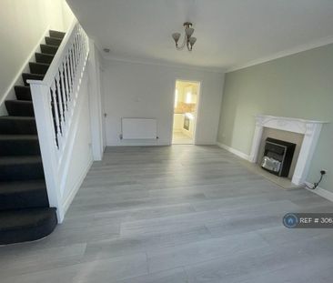 3 bedroom semi-detached house to rent - Photo 3