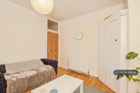 3 bedroom flat to rent - Photo 3