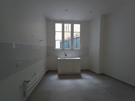 location Appartement T5 DE 131.15m² À PARIS - Photo 5
