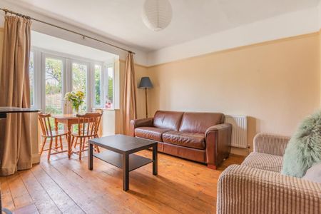 4 bedroom semi-detached house to rent - Photo 2