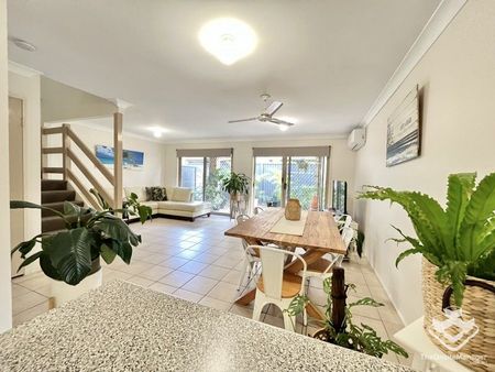 Spacious 3 Bedrooms Townhouse in a great location - Photo 2