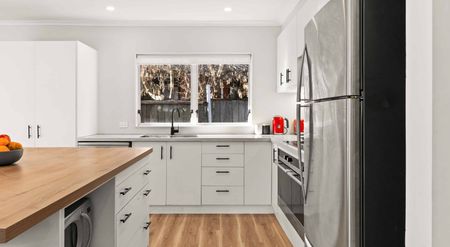 Bright and Spacious 4-Bedroom Family Home - Photo 3