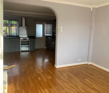 3 bedroom semi-detached house to rent - Photo 4