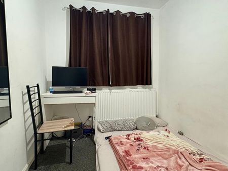 Moor Lane, Harmondsworth, West Drayton, UB7 0AR - Photo 4