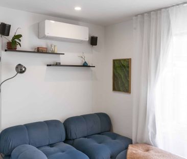 Modern two storey townhouse! - Photo 3