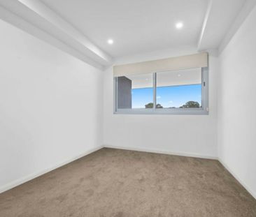 STUNNING 1 BED APARTMENT IN HEART OF CBD - Photo 2