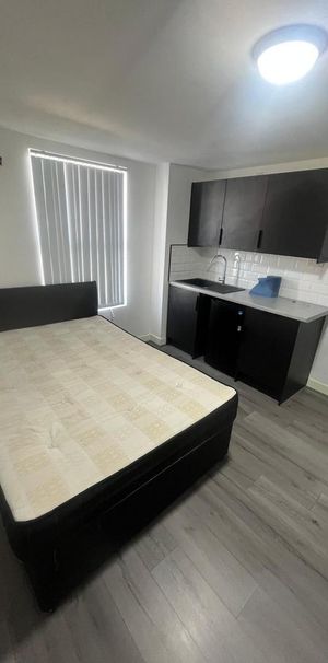 Studio to rent - Photo 1