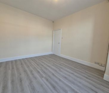 3 Bed House - Terraced - Photo 1