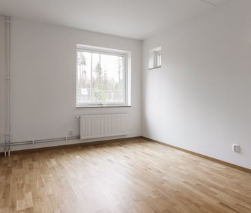 Vikaholmsallén, Växjö - Photo 1