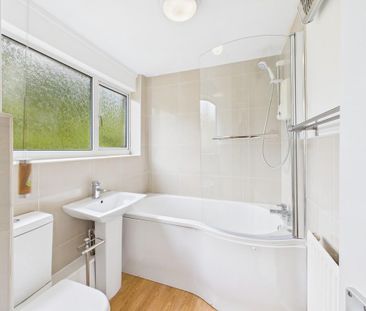 4 bedroom end of terrace house to rent - Photo 3