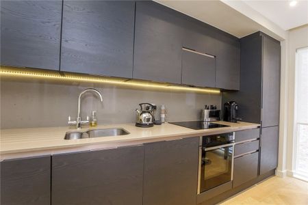 Stylish 2 bedroom part furnished apartment located in the Hudson Quarter development with allocated parking - Photo 4