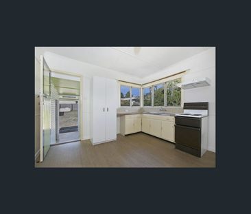 Charming Post War Home - Photo 3