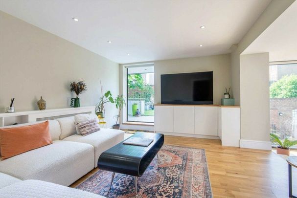 Millers Way, London, W6 - Photo 1