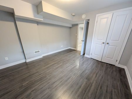 **ALL INCLUSIVE** STUDENTS ROOM FOR RENT IN A STUNNING HOUSE!! - Photo 4