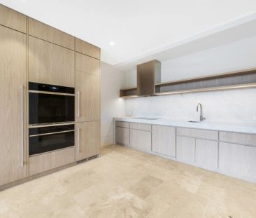 Brand New Designer One-Bedroom Residence in Prestigious "Pienza" - Photo 5