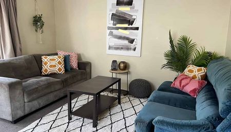 Warm Sunny Fully Furnished 2 bedroom house CBD - Photo 2