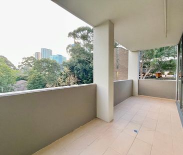 Large Modern One Bedroom plus Study Apartment in Fantastic Location - Photo 6