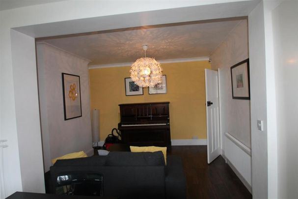 3 bedroom semi-detached house to rent - Photo 1