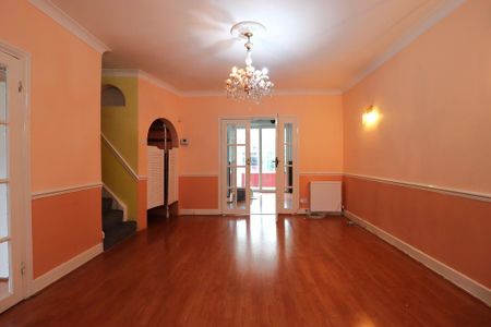 3 bedroom end of terrace house to rent - Photo 2