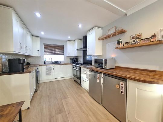 Laidon Square - Photo 1