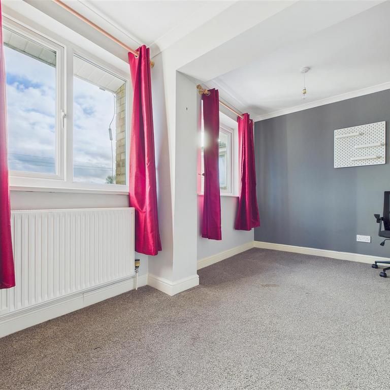 4 bedroom semi-detached house to rent - Photo 1