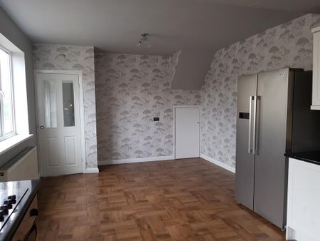 2 bedroom semi-detached house to rent - Photo 4