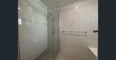 Beautiful Lowset Renovated 3 Bedrooms Home in Wishart! - Photo 2