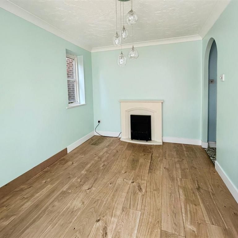 4 bedroom link detached house to rent - Photo 1