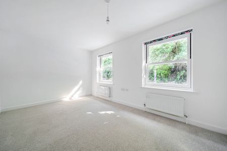 Brighton Road, Godalming, Surrey, GU7 - Photo 3