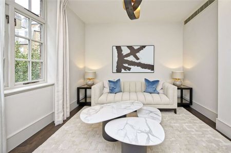 A beautifully presented two bedroom property in Eresby House with access to communal gardens. - Photo 3