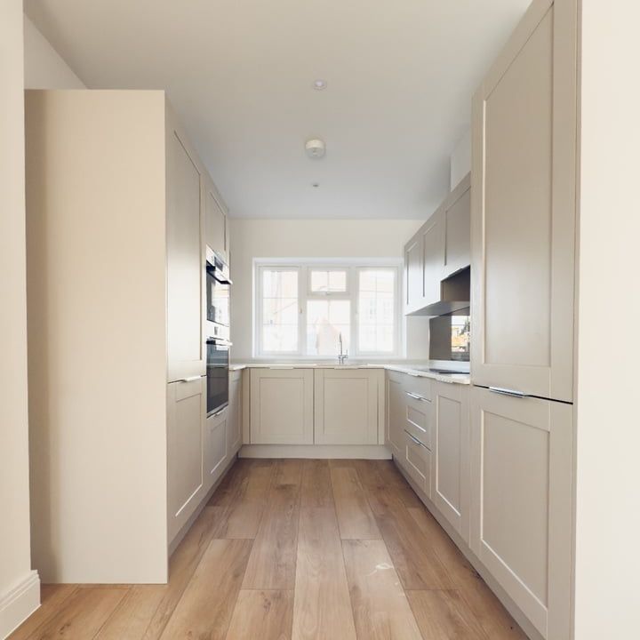 4 Bed Semi-Detached House, Pinecrest Drive, CR2 - Photo 1