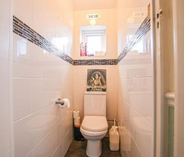 3 bedroom terraced house to rent - Photo 5