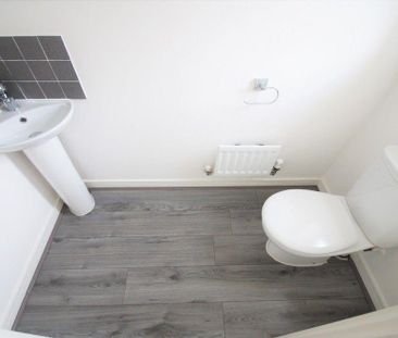 3 bedroom terraced house to rent - Photo 3