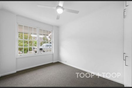 Two Bedroom Ground Floor Unit in Superb Location! - Photo 3