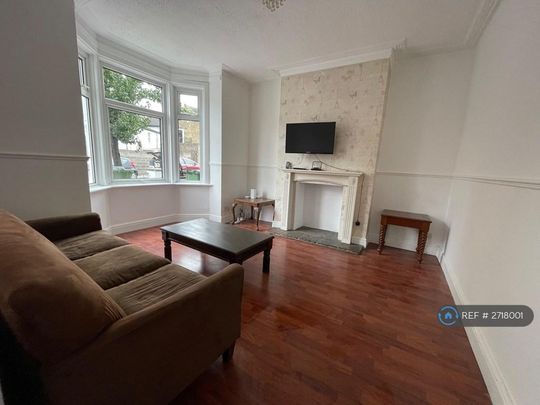 4 bedroom terraced house to rent - Photo 1