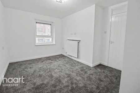 3 bedroom maisonette to rent - Photo 3