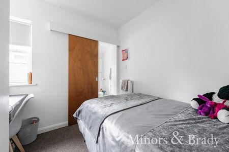 6 bedroom detached bungalow to rent - Photo 4