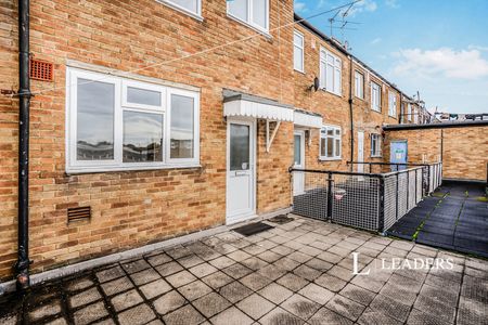 3 bedroom maisonette to rent Westquay House, 20 West Street, Fareham, PO16 - Photo 2