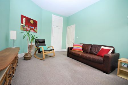 2 bed flat to rent in Hyde Terrace, Gosforth, NE3 - Photo 2