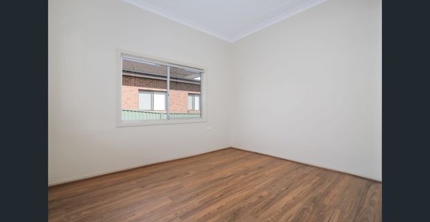 Spacious Refurbished Three Bedroom Home! - Photo 1