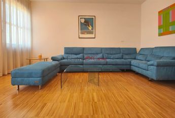 Signorile appartamento di 176 mq. ristrutturato, con vista panoramica