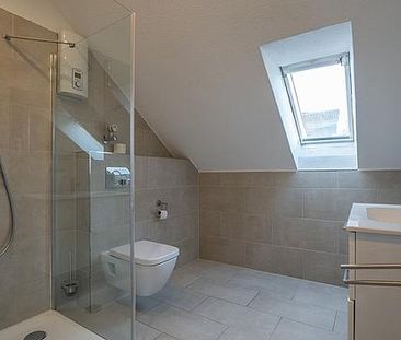 Moderne ca. 95 m² große 4-Zimmer-Wohnung mit Tageslichtbad ruhig ge... - Foto 1