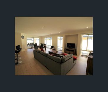 Modern 3 Year Old Family Home Situated in Quiet Location - Photo 2